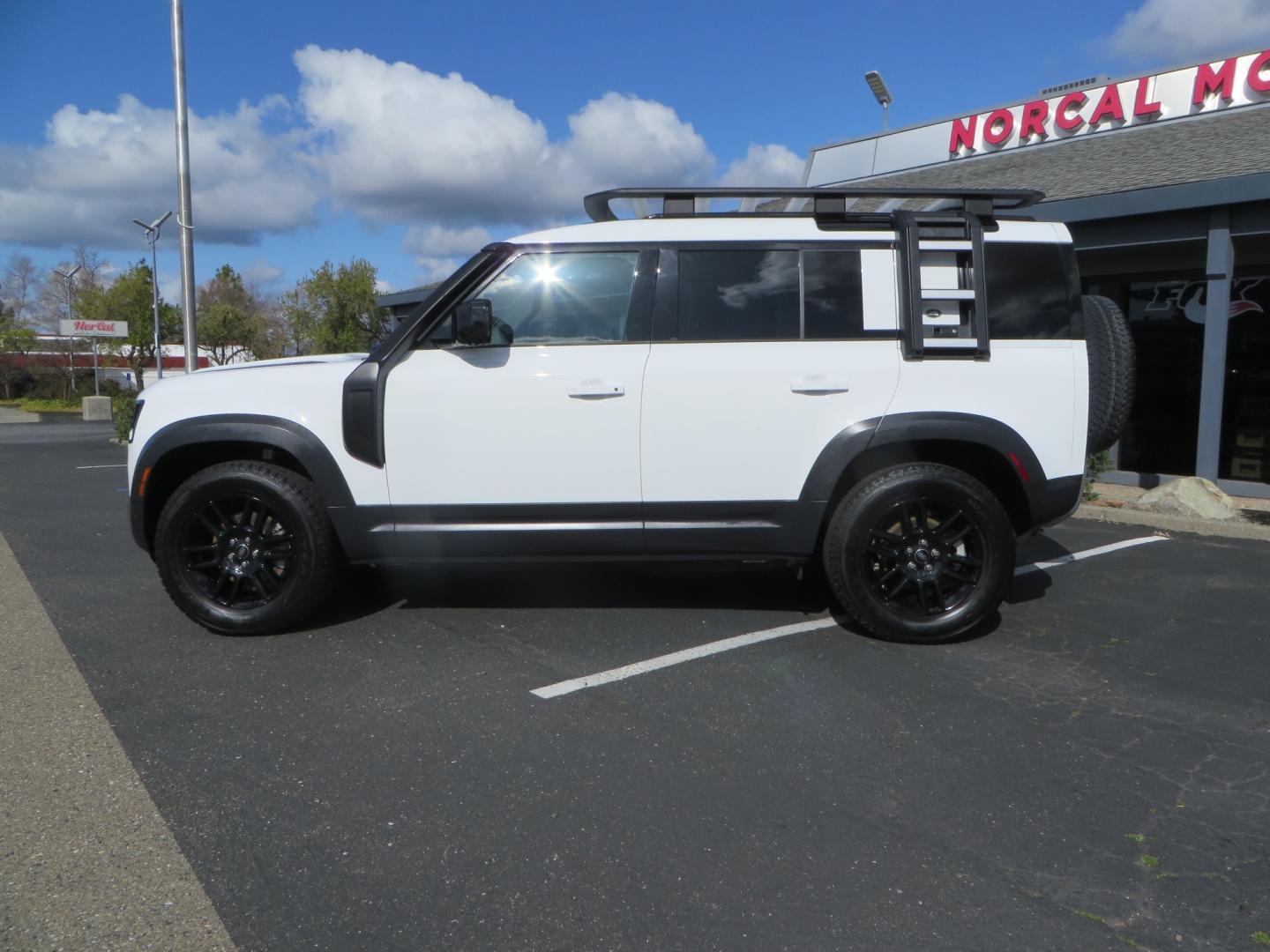 2022 White Land Rover Defender 110 S (SALEJ7RX6N2) with an 2.0L L4 DOHC 16V engine, 8A transmission, located at 2630 Grass Valley Highway, Auburn, CA, 95603, (530) 508-5100, 38.937893, -121.095482 - Photo#7